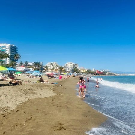 Luxury Beachfront Apartment In Benalmadena Costa المظهر الخارجي الصورة