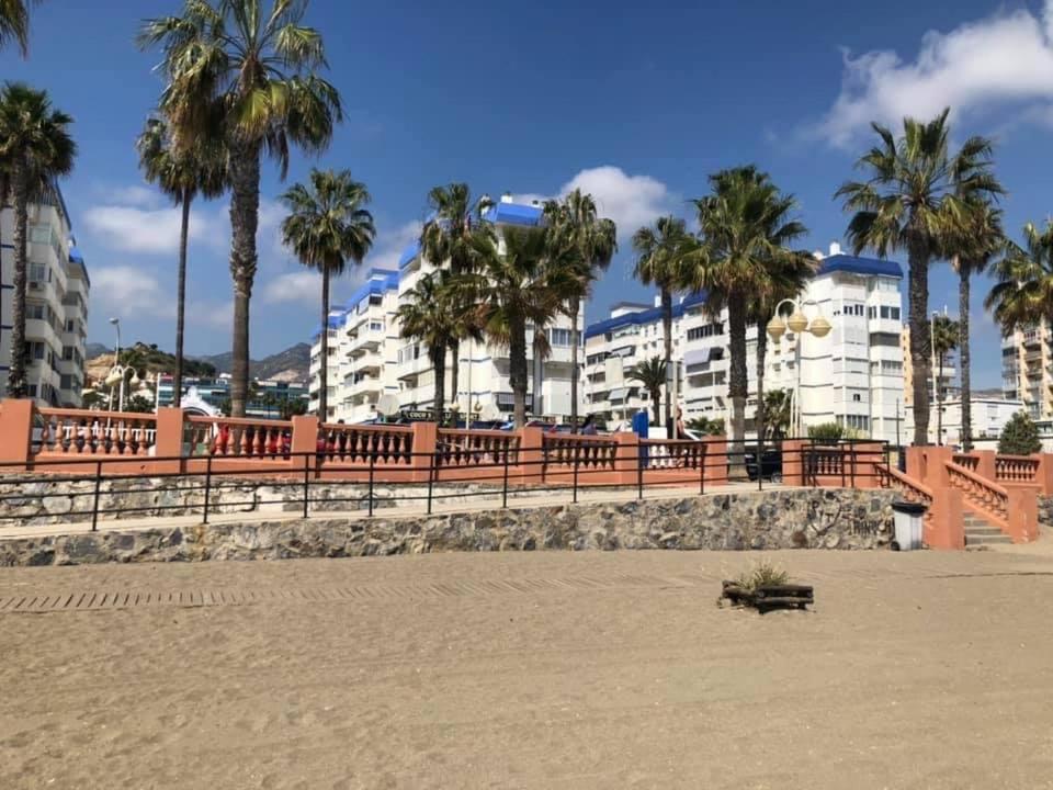 Luxury Beachfront Apartment In Benalmadena Costa المظهر الخارجي الصورة