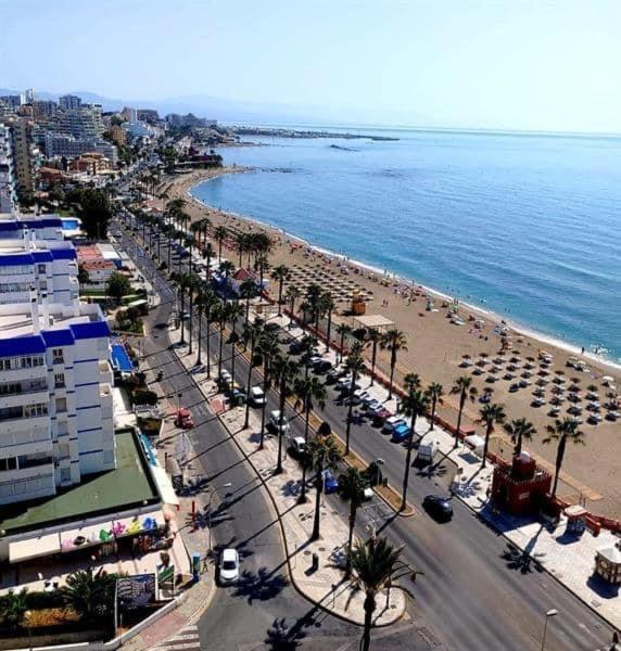 Luxury Beachfront Apartment In Benalmadena Costa المظهر الخارجي الصورة