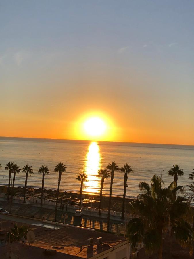 Luxury Beachfront Apartment In Benalmadena Costa المظهر الخارجي الصورة