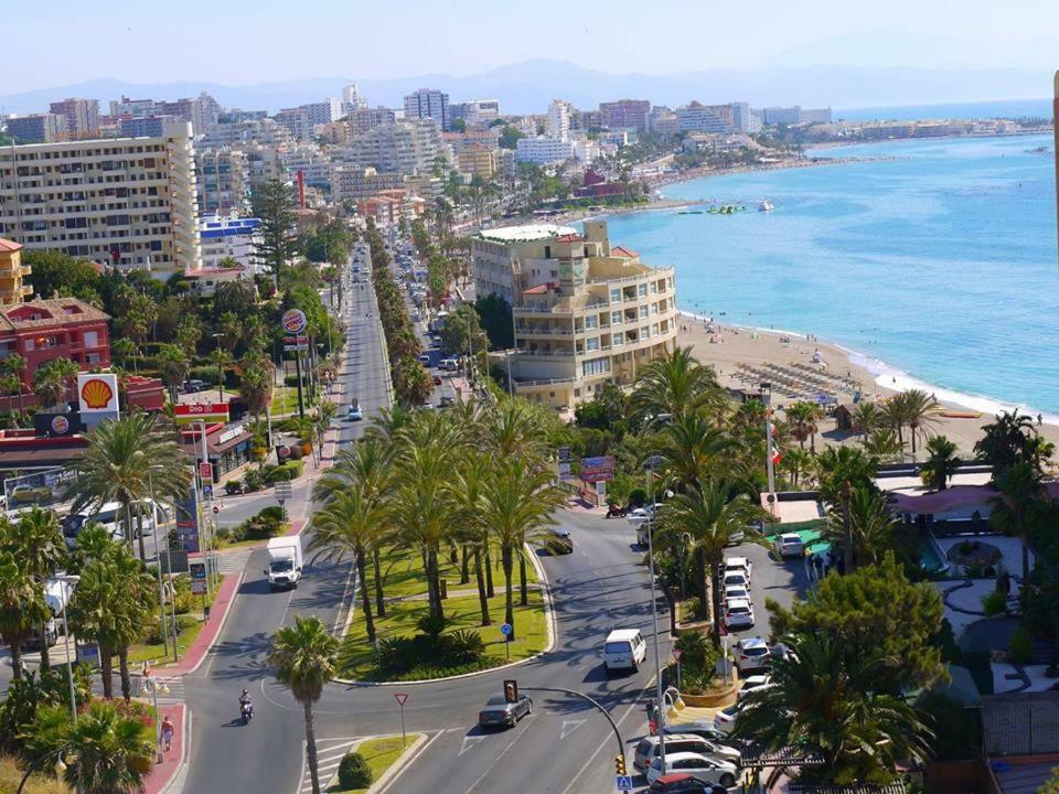 Luxury Beachfront Apartment In Benalmadena Costa المظهر الخارجي الصورة